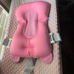Universal baby bath pillow
